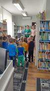 Odwiedziny grupy przedszkolnej (wraz z opiekunami)  w GBP w Bartniczce